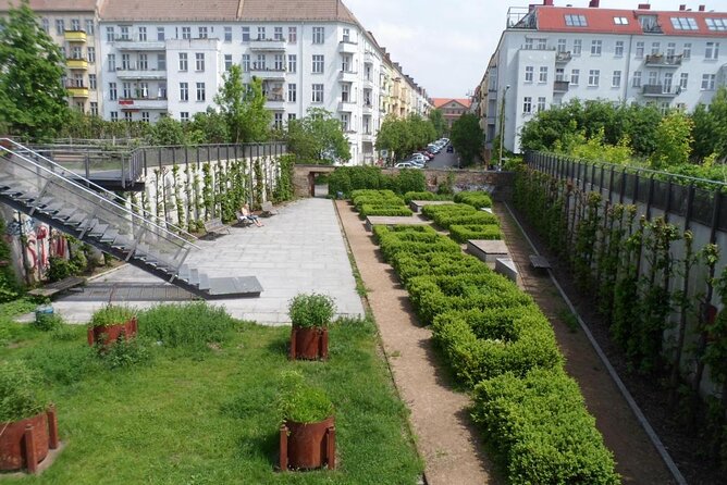 2.5-Hour Berlin Wall and Memorial Sites Walking Tour - Following the Wall from Bornholmer Strasse