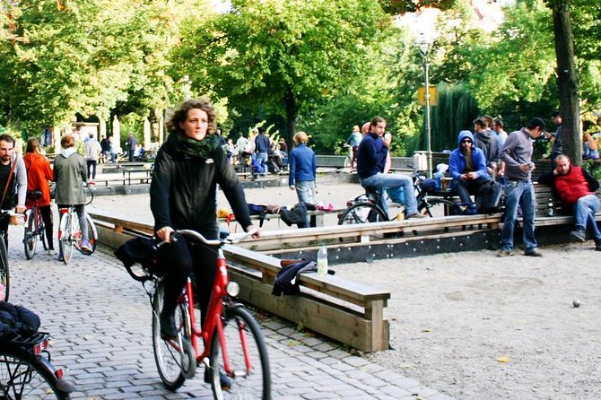 3-Hour Private Berlin Bike Tour: Vibes of Berlin - East Side Gallery and the meaning of the Wall