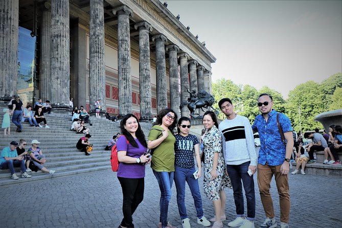 5hours: Guide, Chauffeur & Photographer in Berlin private Tour - Museum Island and Hackescher Höfe