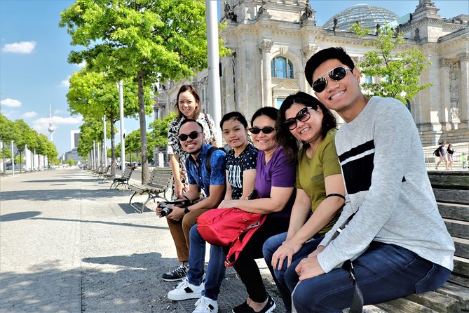 5hours: Guide, Chauffeur & Photographer in Berlin private Tour - The Wall, KulturBrauerei, and East Berlin