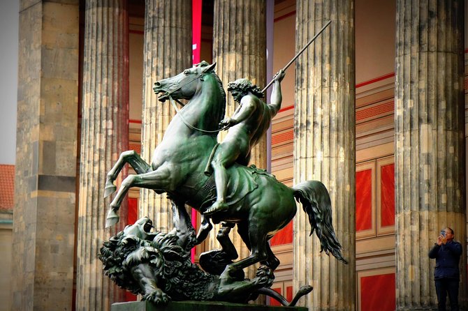 5hours: Guide, Chauffeur & Photographer in Berlin private Tour - What Valeri adds beyond a standard city drive