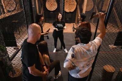 AXE THROWING EXPERIENCE IN BERLIN