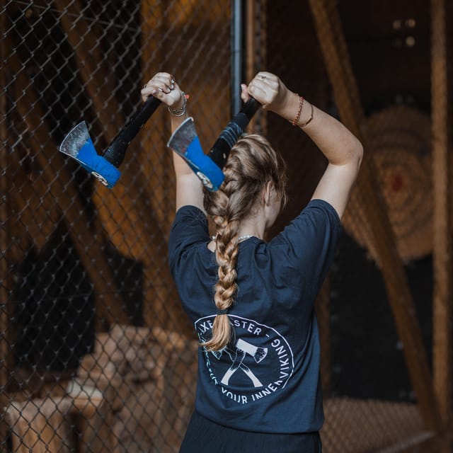 AXE THROWING EXPERIENCE IN BERLIN - What to wear and what to leave behind
