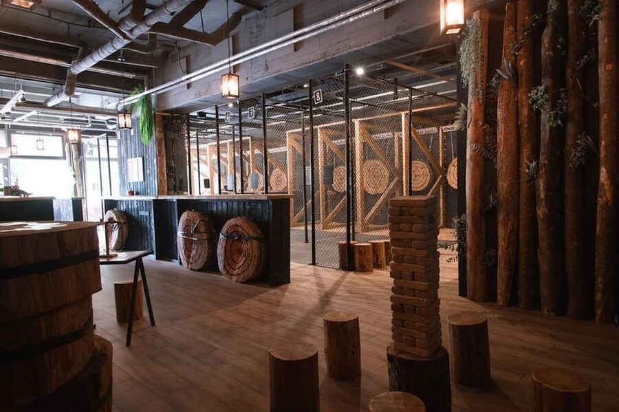 AXE THROWING EXPERIENCE IN BERLIN - Accessibility and language