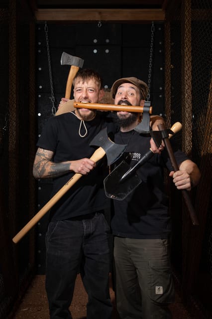 AXE THROWING EXPERIENCE IN BERLIN - Who will enjoy this most?