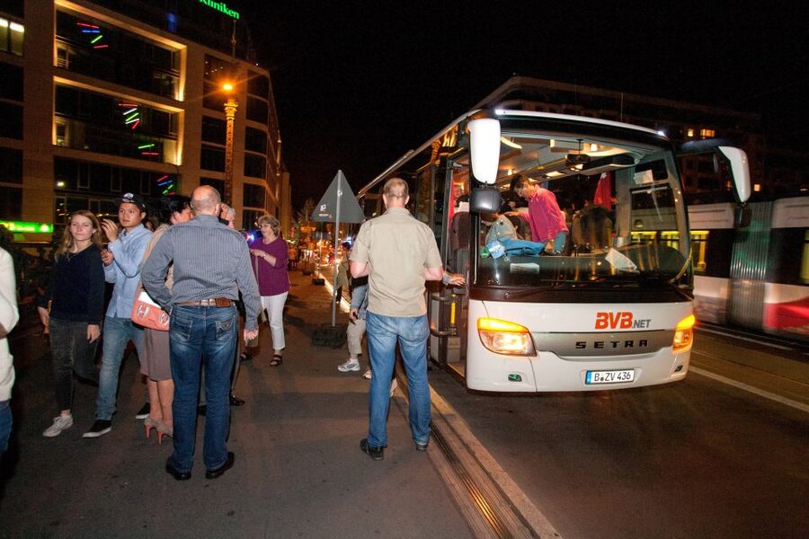 Berlin: 1.5-Hour Comedy Bus Tour in German - Why the live format changes the experience