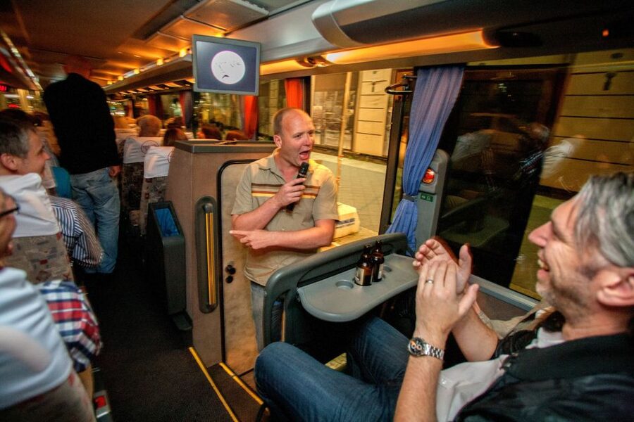 Berlin: 1.5-Hour Comedy Bus Tour in German - Timing, meeting point, and evening plans