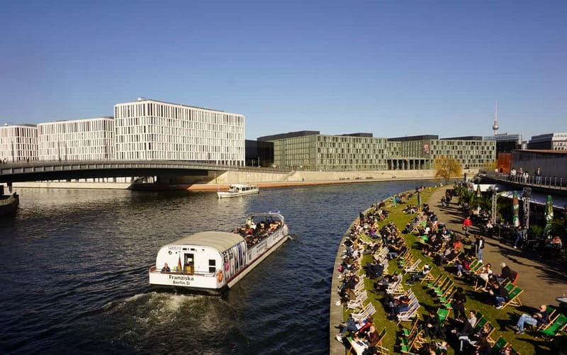 Berlin: 1-Hour Boat Tour with Bilingual Live Guide - Key points to know before booking