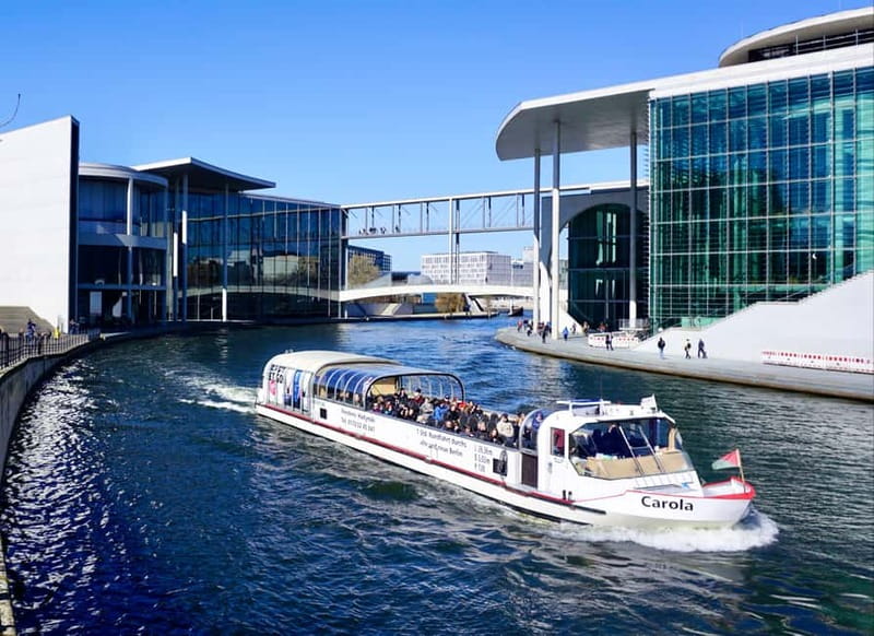Berlin: 1-Hour Boat Tour with Bilingual Live Guide - Berlin from the Spree: a quick way to get your bearings