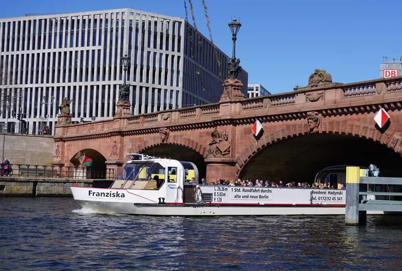 Berlin: 1-Hour Boat Tour with Bilingual Live Guide - A live guide makes the biggest difference