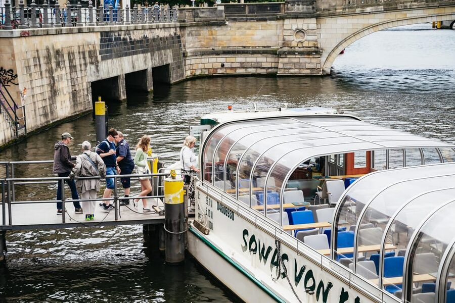 Berlin: 1-Hour City Sightseeing Cruise - Humboldt Forum, Marstall, and the eastern route