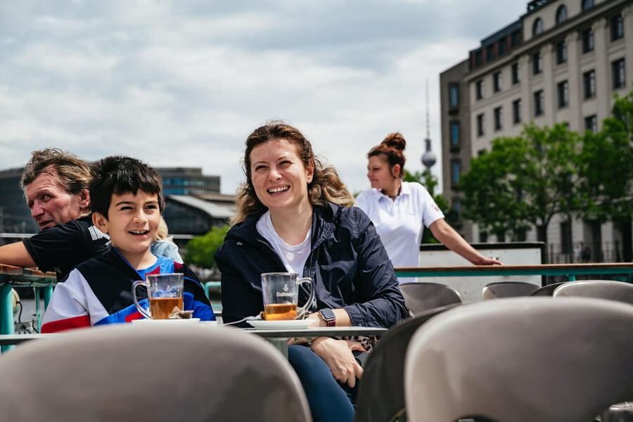 Berlin: 1-Hour City Sightseeing Cruise - Friedrichstraße, the Tränenpalast, and divided Berlin