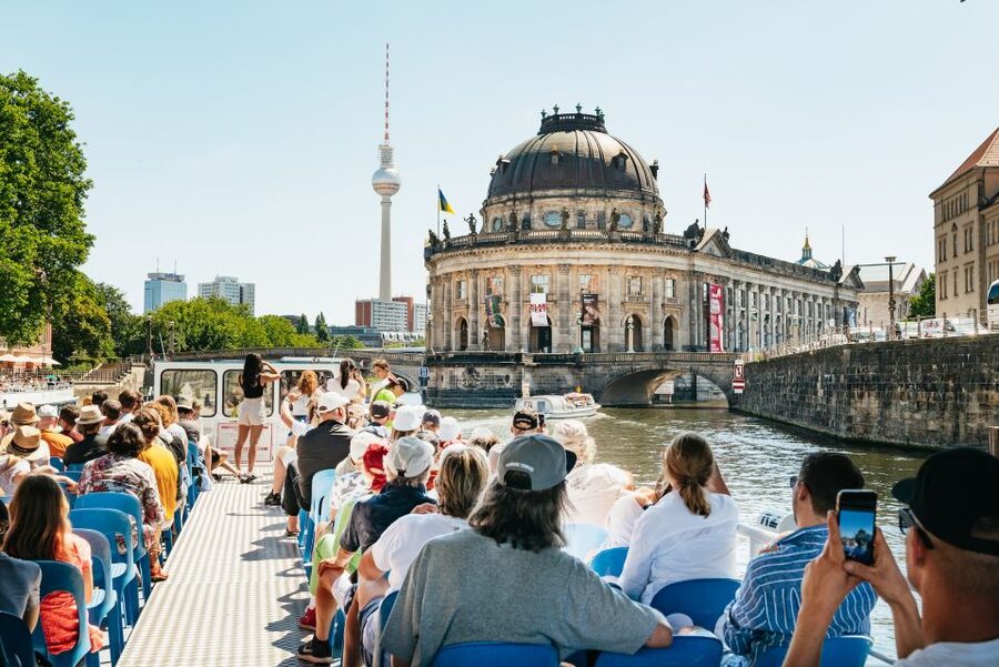Berlin: 1-Hour City Tour by Boat with Guaranteed Seating - Who will enjoy this cruise most?