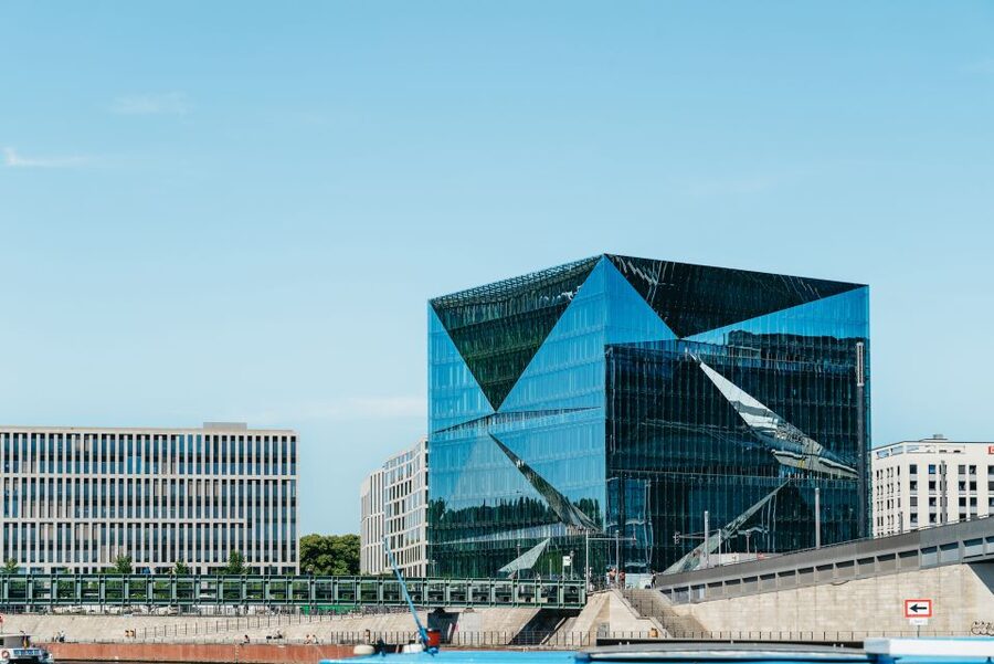 Berlin: 1-Hour City Tour by Boat with Guaranteed Seating - Turning near the House of World Cultures