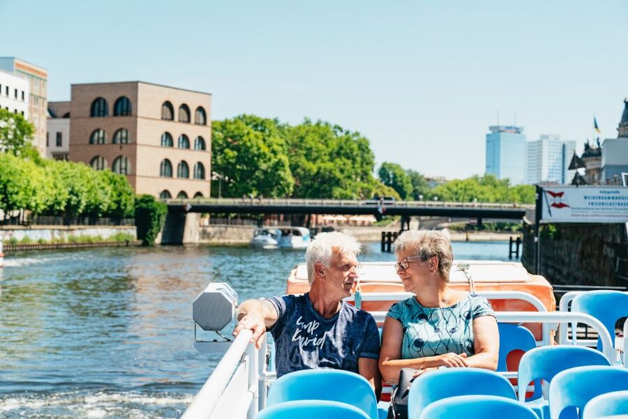 Berlin: 1-Hour City Tour by Boat with Guaranteed Seating - Central Station, Cathedral, and Museum Island