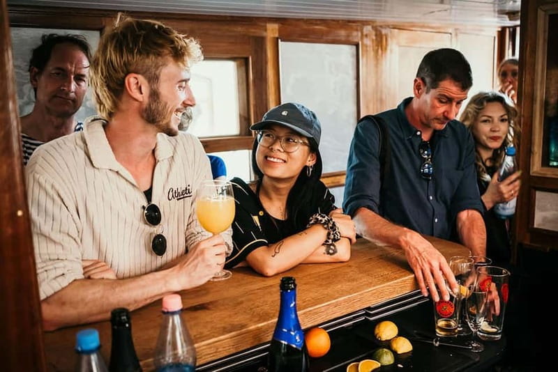 Berlin: 2.5-Hour Beer & Sunset Sightseeing Boat Cruise - Island of Youth and the quieter middle stretch