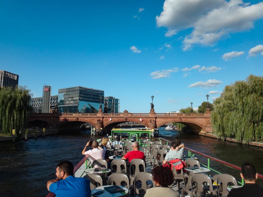Berlin: 2.5-Hour East Side Boat Cruise with Commentary - A long ride through Berlin’s divided past