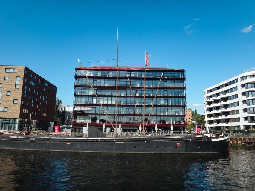 Berlin: 2.5-Hour East Side Boat Cruise with Commentary - East Side Gallery and Oberbaum Bridge