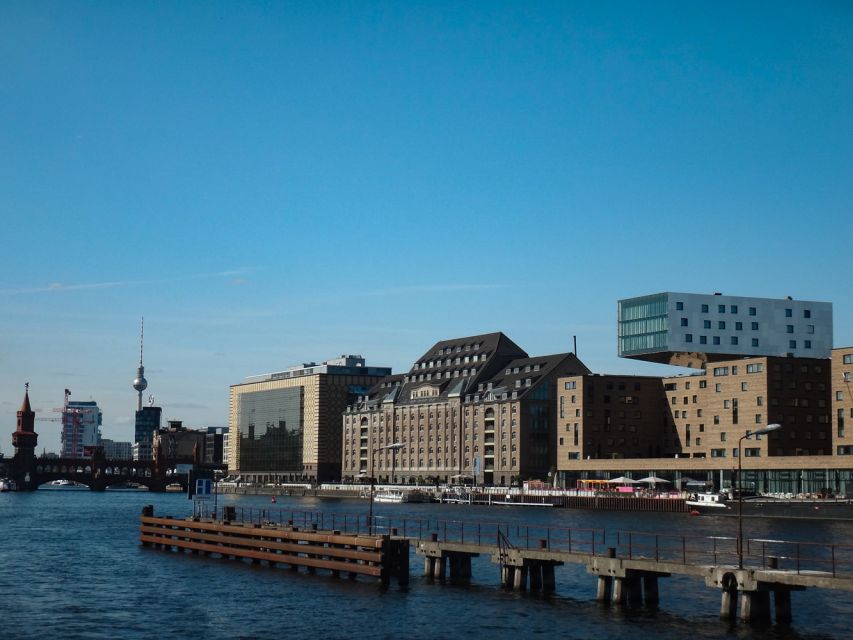 Berlin: 2.5-Hour East Side Boat Cruise with Commentary - Tränenpalast and Friedrichstrasse
