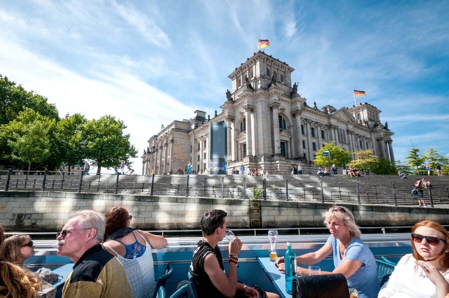 Berlin: 3.25-Hour Spree & Landwehrkanal Boat Tour - Why Berlin looks different from the river
