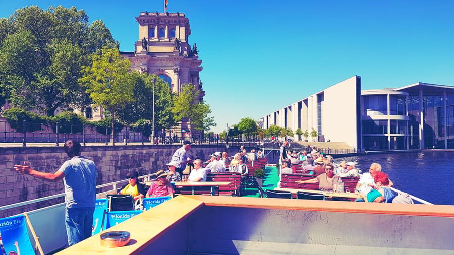 Berlin: 3.5-Hour Sightseeing Cruise on the Spree River - Passing through Charlottenburg Lock