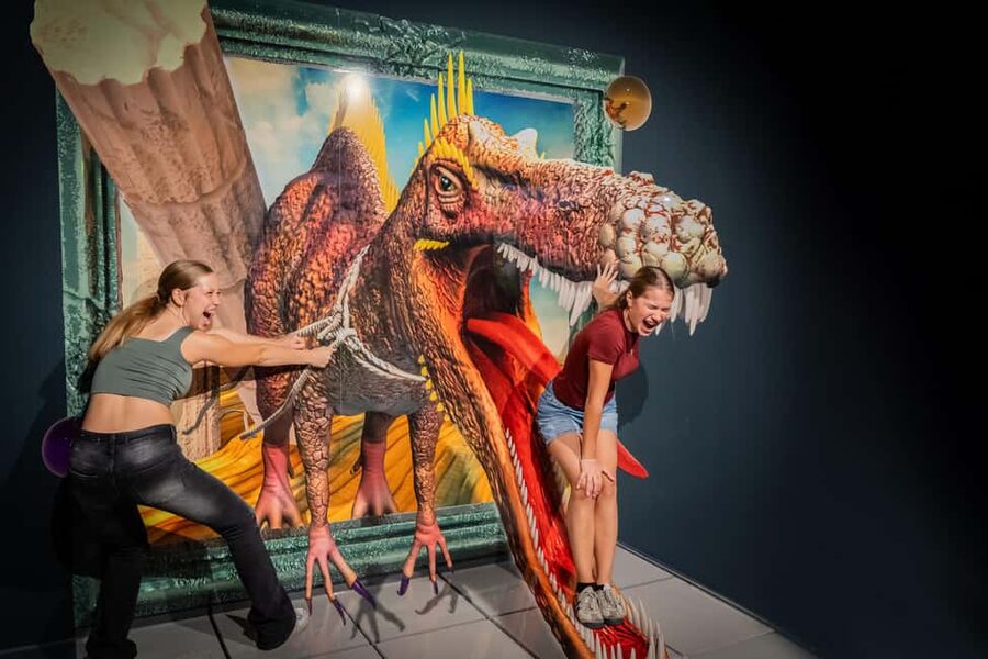 Berlin: 3D TrickArt Museum - Tickets - From a Spree whale to a last-second helicopter escape