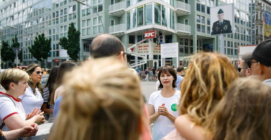 Berlin: 4-Hour Guided Highlights Tour in Spanish - Key points to know before you book