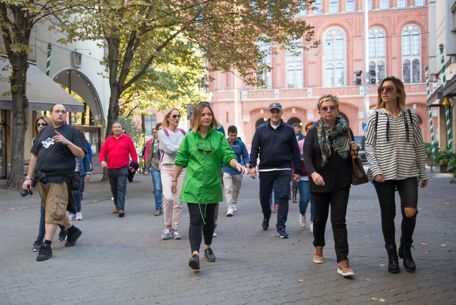 Berlin: 4-Hour Guided Highlights Tour in Spanish - Unter den Linden and Berlin’s royal avenue