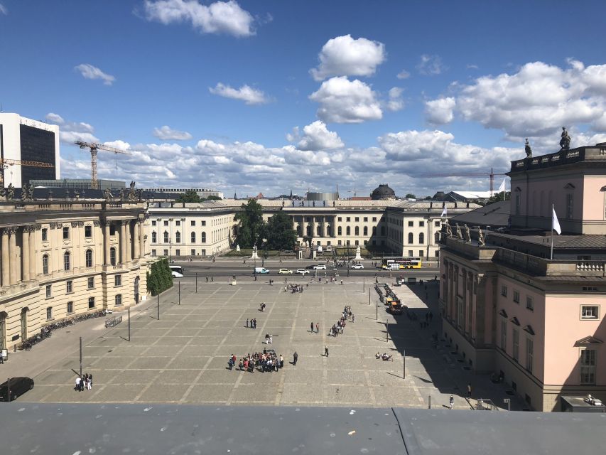 Berlin: 4-Hour Guided Highlights Tour in Spanish - Berlin’s beginnings in the San Nicolas neighborhood