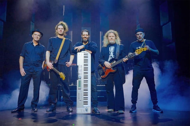 Berlin: "90s Forever - Hits & Acrobatics" - Varieté Show - What the Berlin venue adds