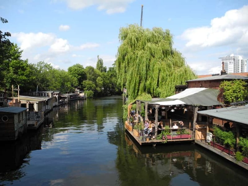 Berlin: Alternative Berlin Bike Tour - Guides who make the difference