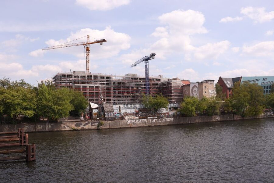 Berlin: Alternative Berlin Walking Tour - Four hours on foot, with public transport in the mix