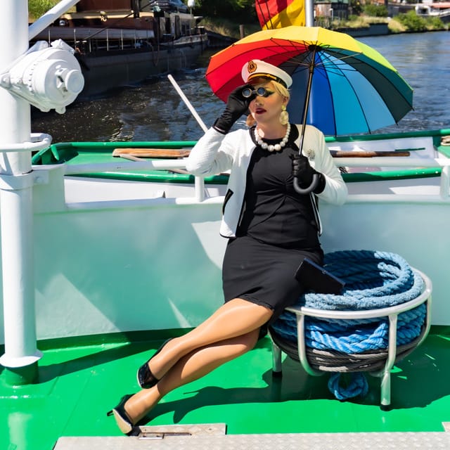Berlin: Audrey Ahoi! Spree cruise with drag queen (HOL) - Bellevue Palace and the opening stretch
