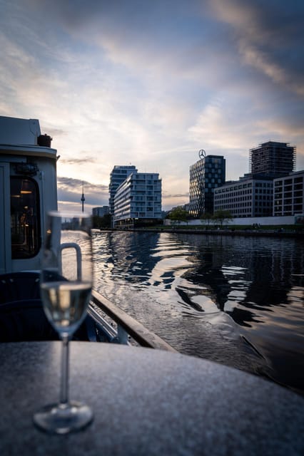 Berlin: Audrey Ahoi! Spree cruise with drag queen (HOL) - Boarding at Holsteiner Ufer beside Bellevue