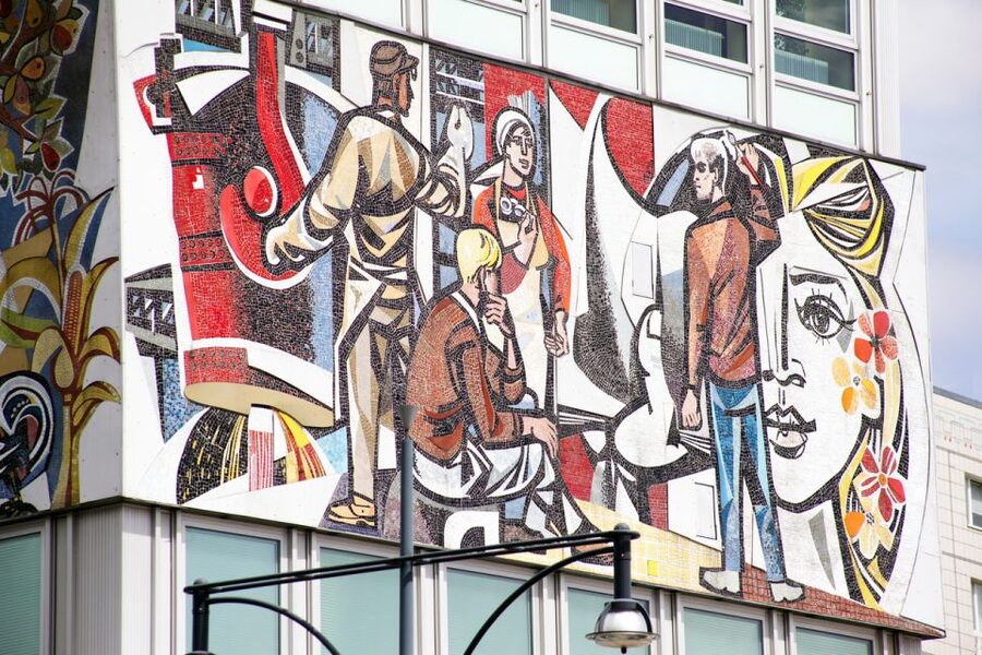 Berlin: Berlin Wall and the Cold War Walking Tour - Starting at Gartenstraße and reaching the memorial