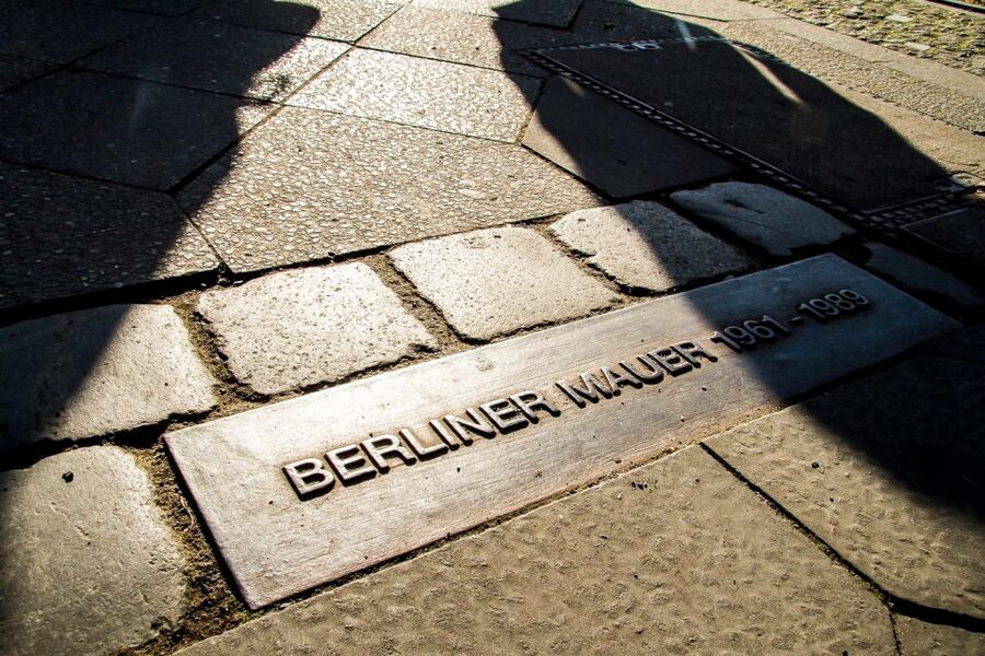 Berlin: Berlin Wall Tour Berlin East West - Seeing the famous Berlin Wall street