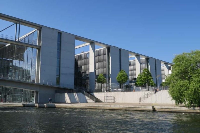 Berlin: Boat Sightseeing Cruise with Audioguide - Timing, seating, and practical advice