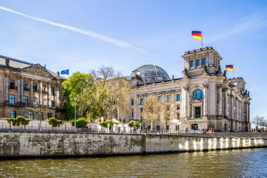 Berlin: Boat Tour Along the River Spree - Why Berlin makes sense from the Spree