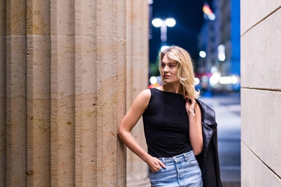 Berlin by Night: Private Photoshoot at Illuminated Cityscape - Timing, clothing, and small practical choices