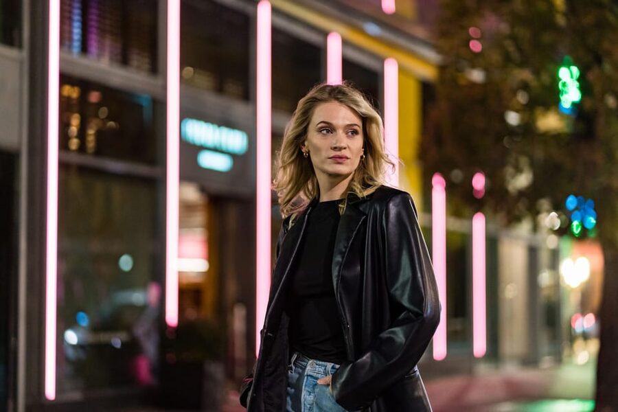Berlin by Night: Private Photoshoot at Illuminated Cityscape - Who will get the most from this private session