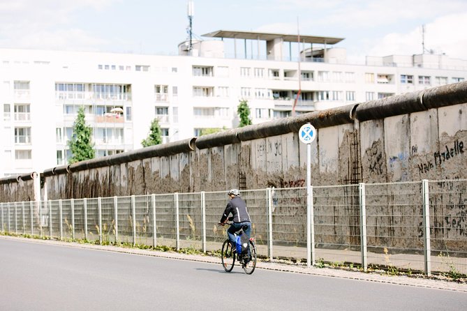 Berlin City Bike Tour with Beer Garden Stop - Tiergarten and the Victory Column climb