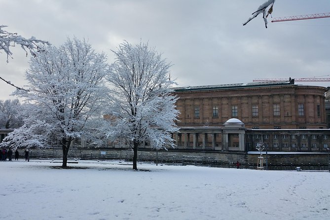 Berlin City Center: The Most Famous Sites (private 3 hours Walking tour) - Humboldt University and Neue Wache