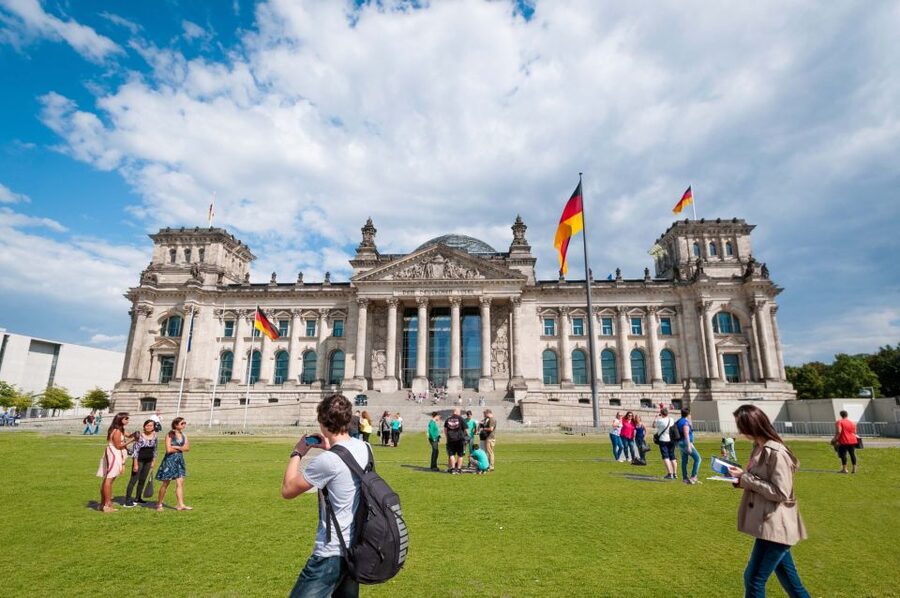 Berlin: City Center Walking Tour - A coffee break at Gendarmenmarkt