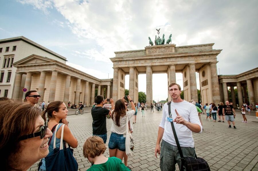 Berlin: City Center Walking Tour - Group size, weather, and what to bring