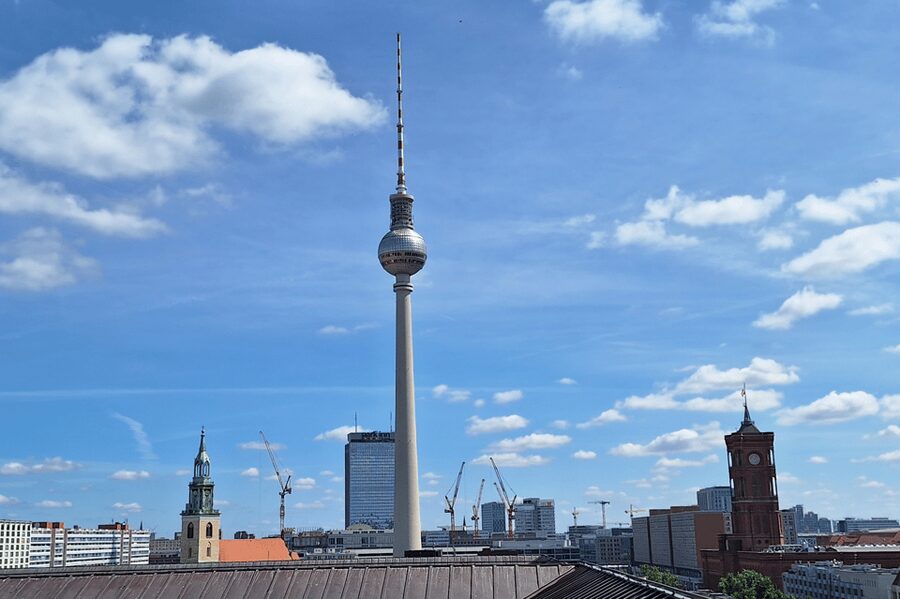 Berlin: City Highlights Express & Panorama Roof Terrace - Walking Unter den Linden