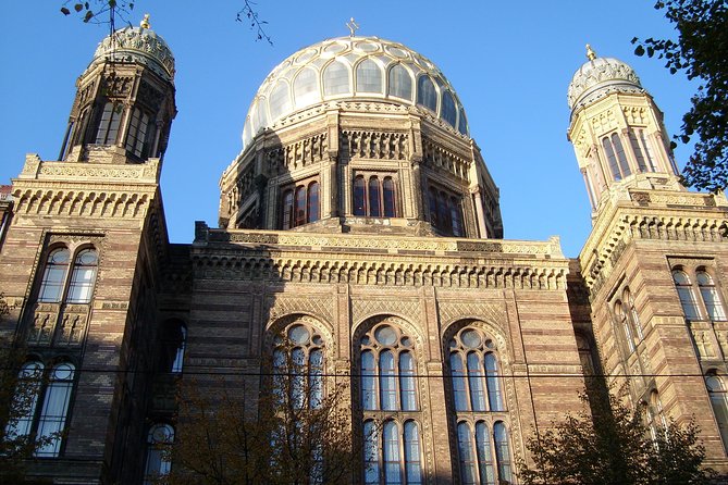 Berlin City Walking Tour of Scheunenviertel and Hackesche Höfe in Berlin Mitte - Ending at the New Synagogue