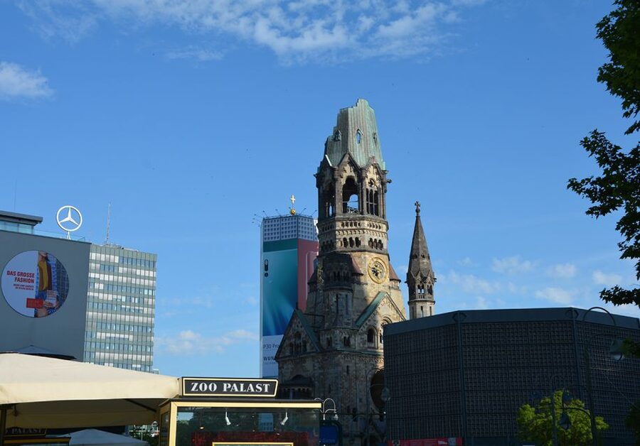 Berlin: City-West Walking Tour with a Real Berliner - From grand avenues to Savignyplatz