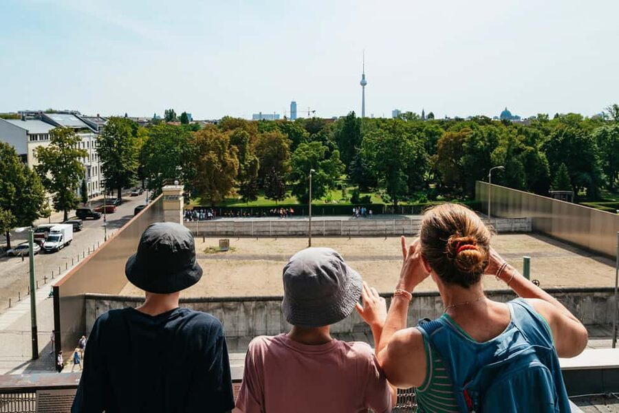 Berlin: Cold War Walking Tour on Berlin Wall Route - The Berlin Wall Memorial and its lookout