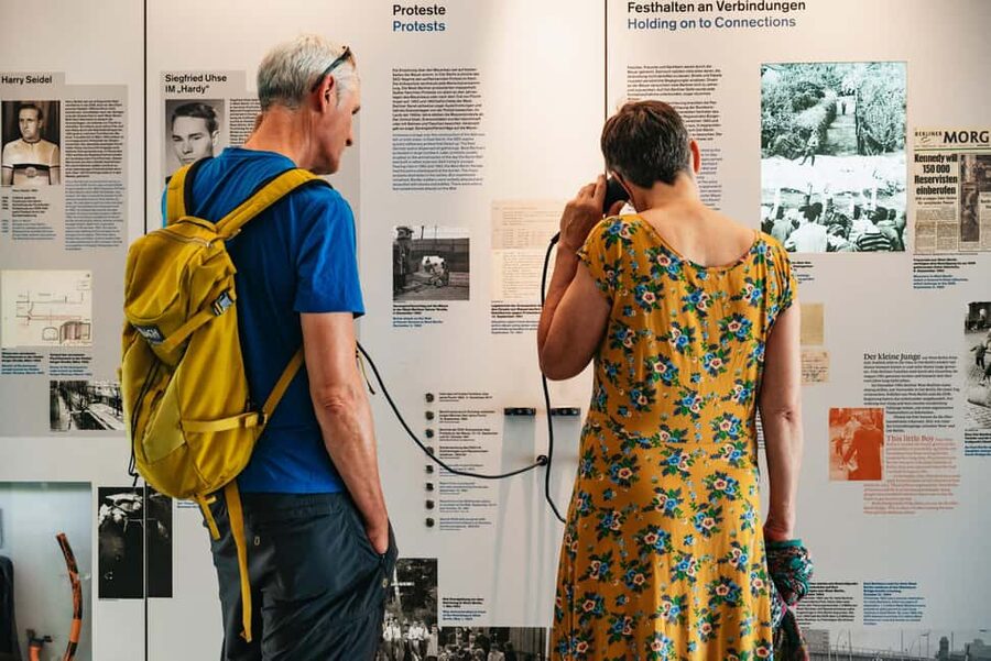 Berlin: Cold War Walking Tour on Berlin Wall Route - Small group, private, or standard booking?