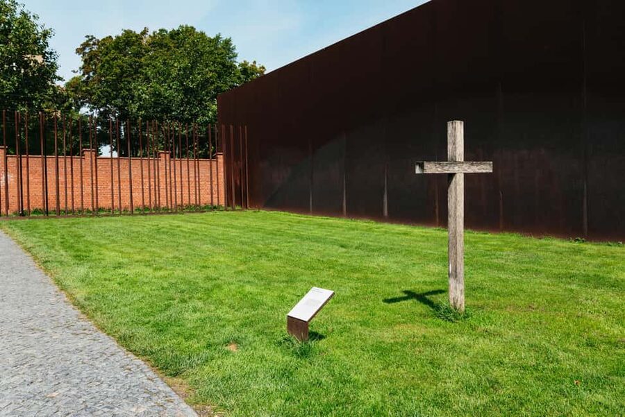 Berlin: Cold War Walking Tour on Berlin Wall Route - Practical advice before you go